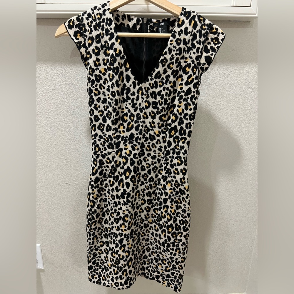 H&M midi leopard dress